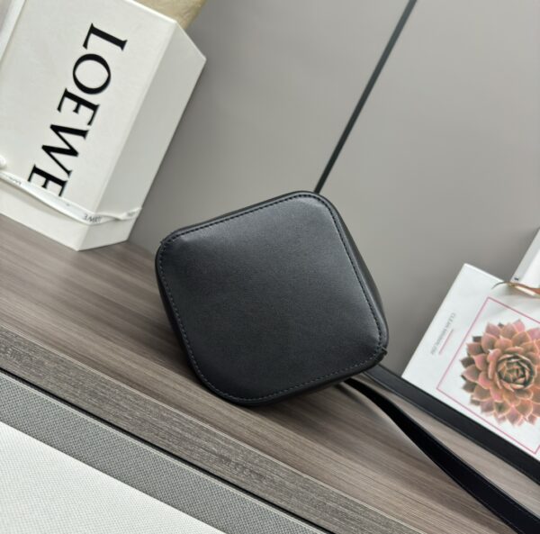 L⊚℮w℮ Pebble Bucket Anagram 062342