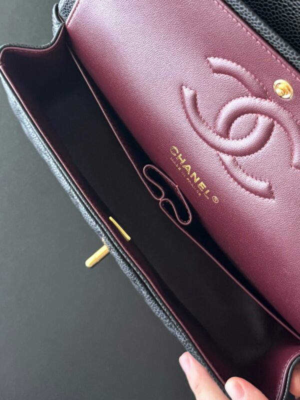 "𝐂𝐡𝐚𝐧𝐞𝐥 𝐂𝐅" is an upgraded version, with the full name being "Classic Fla0 1112" featuring a lychee pattern