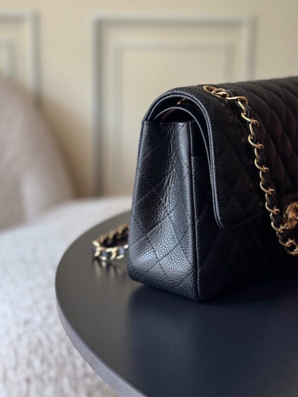 "𝐂𝐡𝐚𝐧𝐞𝐥 𝐂𝐅" is an upgraded version, with the full name being "Classic Fla0 1112" featuring a lychee pattern